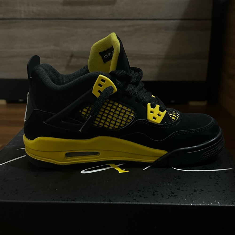 Nike Air Jordan 4 Thunder Yellow (US 4.5Y)